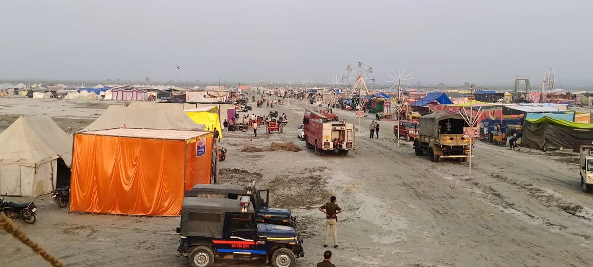 गंगा घाट पर तैनात नाविक स्रोत संवाद