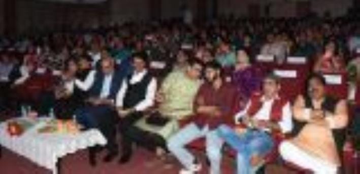 गोमतीनगर सि्थत संगीत नाटक अकादमी के संत गाडगे प्रेक्षागृह में युवा उत्थान समिति की ओर से शनिवार गोमतीनगर सि्थत संगीत नाटक अकादमी के संत गाडगे प्रेक्षागृह में युवा उत्थान समिति की ओर से शनिवार