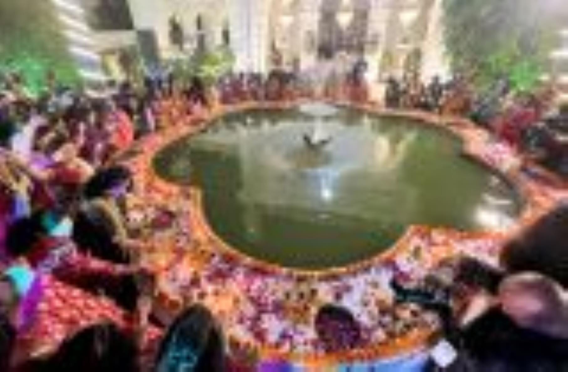 हजरतगंज सि्थत जहांगीराबाद पैलेस में शनिवार को कृष्ण रास उत्सव मनाया गया। हजरतगंज सि्थत जहांगीराबाद पैलेस में शनिवार को कृष्ण रास उत्सव मनाया गया।