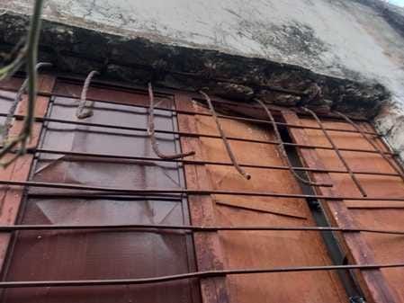सांबा। जिले के सीमावर्ती गांच चलियारी के स्कूल की खस्ता हाल इमारत सांबा। जिले के सीमावर्ती गांच चलियारी के स्कूल की खस्ता हाल इमारत