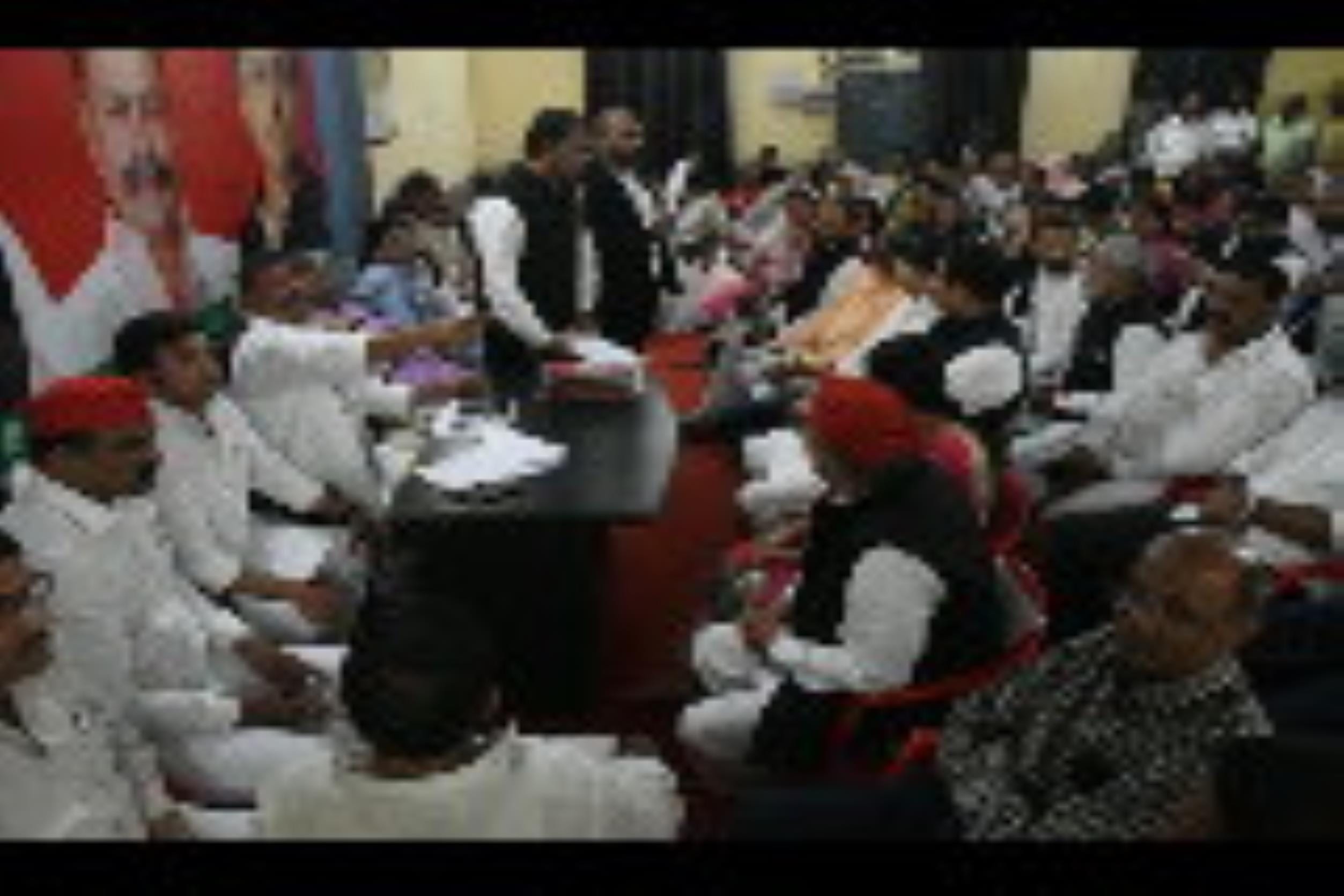 सपा की महानगर कार्यकारिणी।