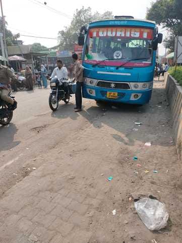 शाहजहांपुर में निजी बस से नदारद अग्निशमन यंत्र व फर्स्ट एड बॉक्स। संवाद
