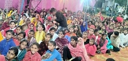 तिलहर रामलीला में प्रसंग का मंचन करते कलाकार। संवाद