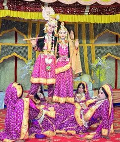 तिलहर रामलीला में प्रसंग का मंचन करते कलाकार। संवाद
