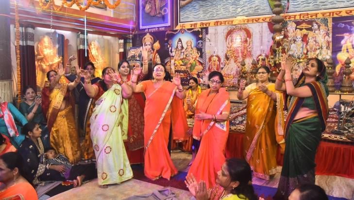 धूमधाम से मनाया तुलसीजी और भगवान शालिग्राम का विवाह धूमधाम से मनाया तुलसीजी और भगवान शालिग्राम का विवाह
