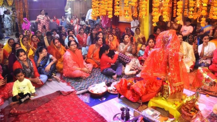 धूमधाम से मनाया तुलसीजी और भगवान शालिग्राम का विवाह धूमधाम से मनाया तुलसीजी और भगवान शालिग्राम का विवाह