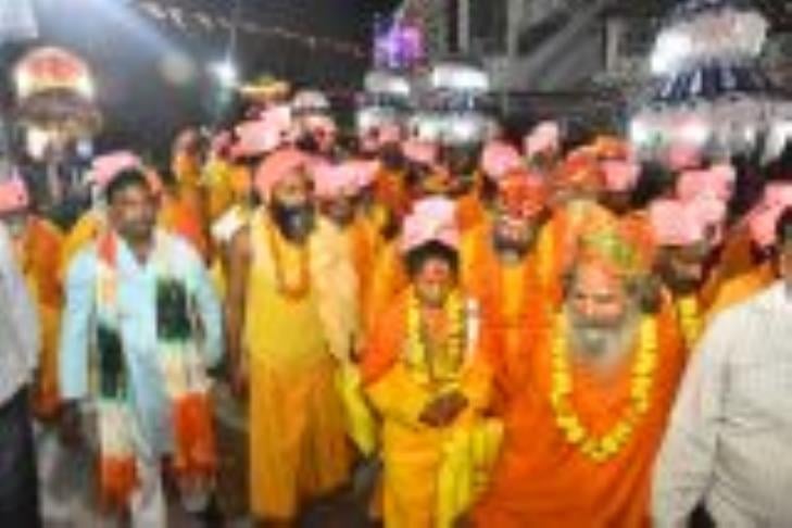 धूमधाम से मनाया तुलसीजी और भगवान शालिग्राम का विवाह धूमधाम से मनाया तुलसीजी और भगवान शालिग्राम का विवाह
