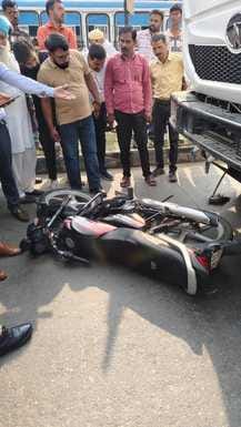 अंबाला-जगाधरी हाईवे पर हुए हादसे के बाद लगी वाहनों की लंबी-लंबी कतारें: संवाद