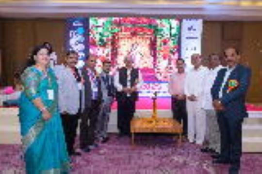 फिजियोथेरेपी के दूसरे अंतरराष्ट्रीय सेमिनार में मौजूद लोग। फिजियोथेरेपी के दूसरे अंतरराष्ट्रीय सेमिनार में मौजूद लोग।
