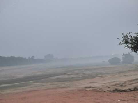 फोटो : 21: सोनीपत शहर में राठधना रोड पर कूड़े के ढेर में लगी आग। फोटो : 21: सोनीपत शहर में राठधना रोड पर कूड़े के ढेर में लगी आग।