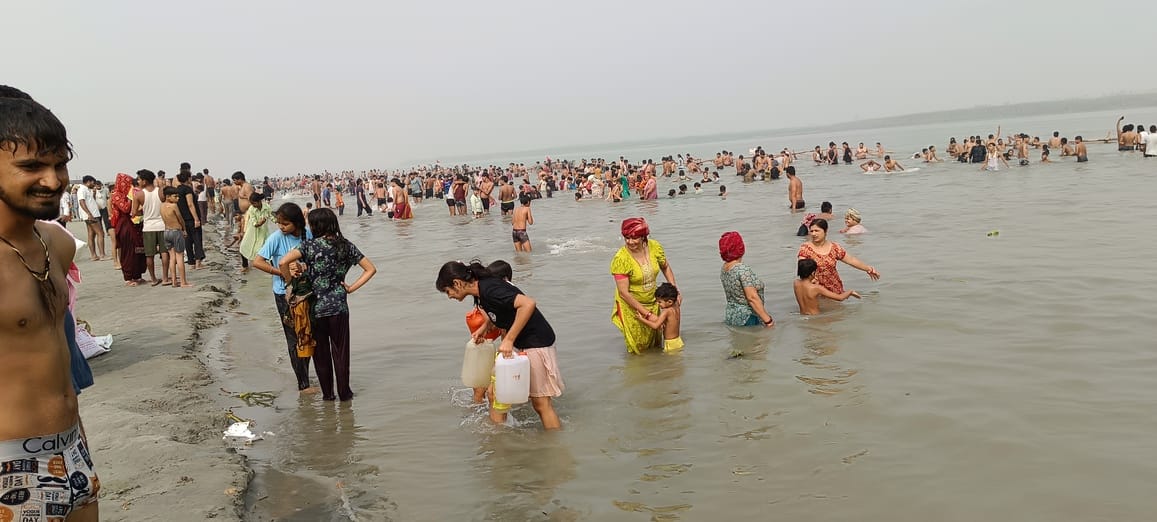 गंगा किनारे कबड्डी खेलते स्रोत संवाद गंगा किनारे कबड्डी खेलते स्रोत संवाद
