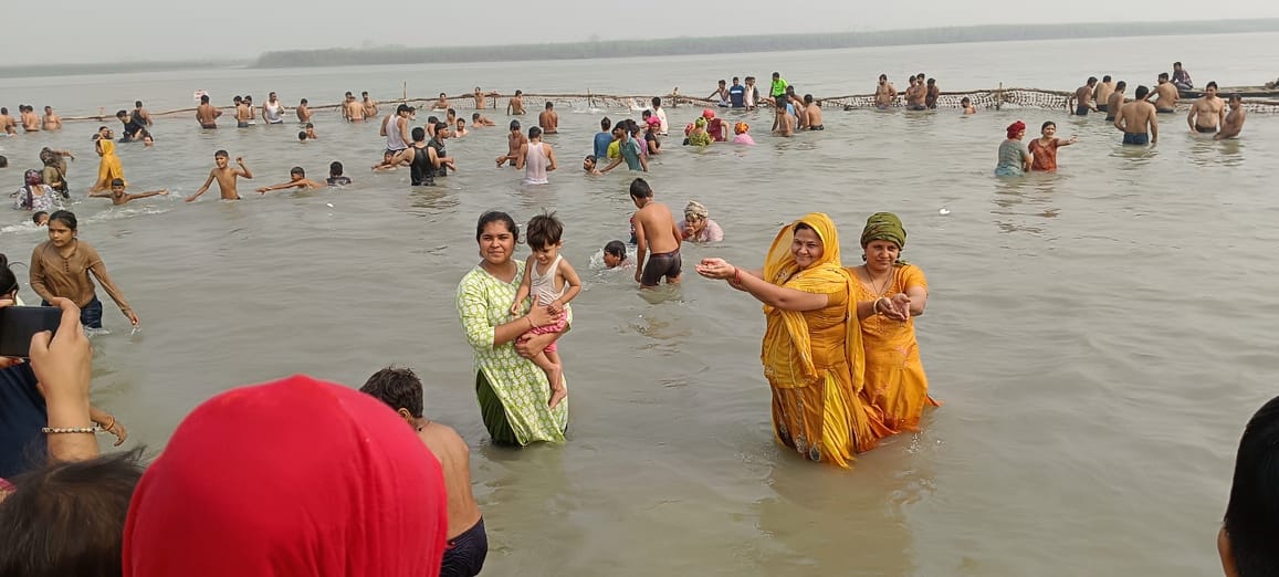 गंगा किनारे कबड्डी खेलते स्रोत संवाद गंगा किनारे कबड्डी खेलते स्रोत संवाद