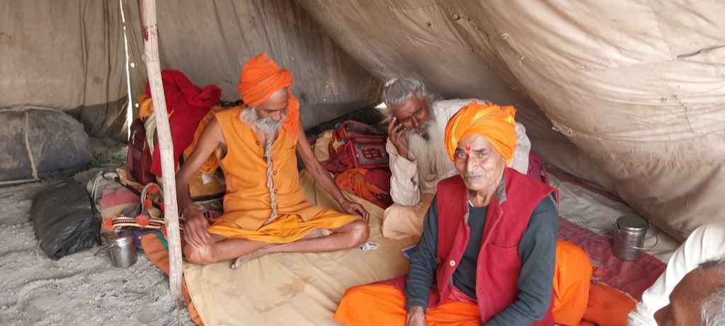 ककोड़ा मेले में जाता दुकानदार। संवाद ककोड़ा मेले में जाता दुकानदार। संवाद