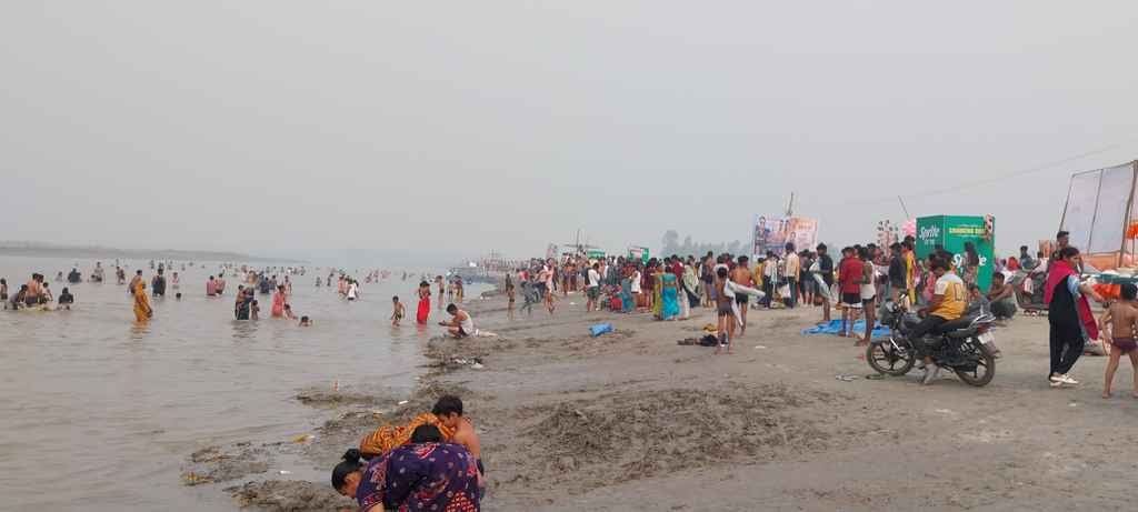 ककोड़ा मेले में जाता दुकानदार। संवाद ककोड़ा मेले में जाता दुकानदार। संवाद