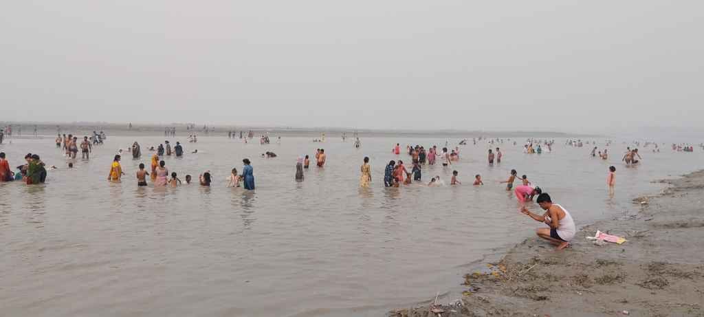 ककोड़ा मेले में जाता दुकानदार। संवाद ककोड़ा मेले में जाता दुकानदार। संवाद