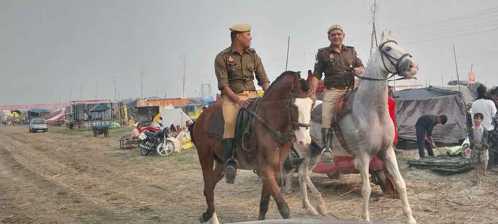 ककोड़ा मेले में जाता दुकानदार। संवाद ककोड़ा मेले में जाता दुकानदार। संवाद