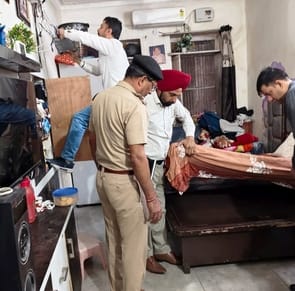 कुरुक्षेत्र। तलाशी अभियान के दौरान तलाशी लेते हुए पुलिसकर्मी। प्रवक्ता
