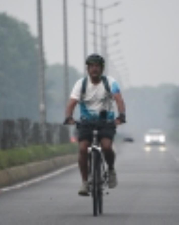 रविवार की सुबह लखनऊ में दिखा कोहरा। रविवार की सुबह लखनऊ में दिखा कोहरा।