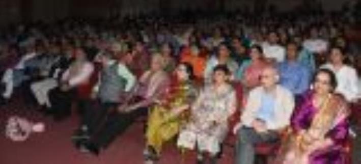 संगीत नाटक अकादमी के संत गाडगे जी महाराज प्रेक्षागृह में रविवार को यायावर रंगमंडल के बैनर तले प संगीत नाटक अकादमी के संत गाडगे जी महाराज प्रेक्षागृह में रविवार को यायावर रंगमंडल के बैनर तले प