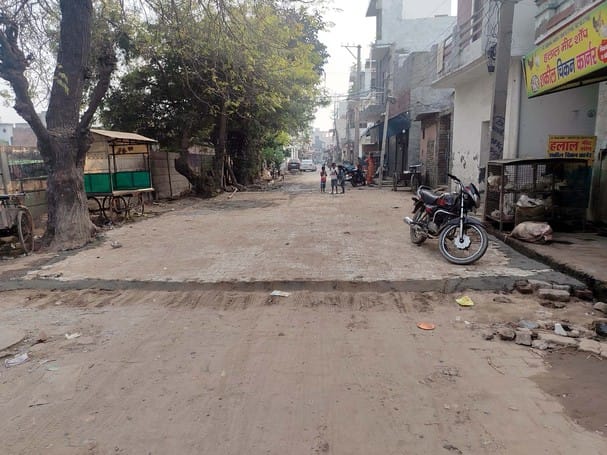 शाहाबाद। डेहा कॉलोनी में नगरकीर्तन निकलने के लिए बनाई गई अस्थाई सड़क। विज्ञप्ति