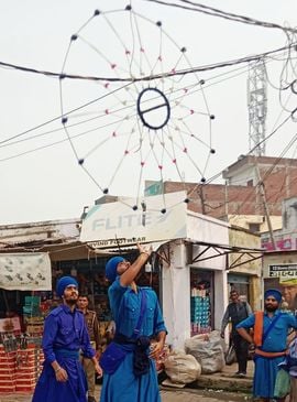 शहर में गुरु नानक देव के प्रकाश उत्सव पर शोभायात्रा निकाली गई। संवाद शहर में गुरु नानक देव के प्रकाश उत्सव पर शोभायात्रा निकाली गई। संवाद