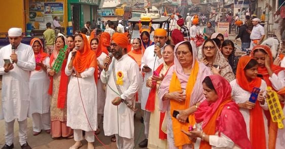 शहर में गुरु नानक देव के प्रकाश उत्सव पर शोभायात्रा निकाली गई। संवाद शहर में गुरु नानक देव के प्रकाश उत्सव पर शोभायात्रा निकाली गई। संवाद