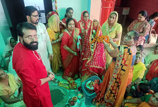 3केएलटी2: तुलसी शालिग्राम विवाह पर नाच कर अपनी प्रसन्नता व्यक्त करती महिलाएं