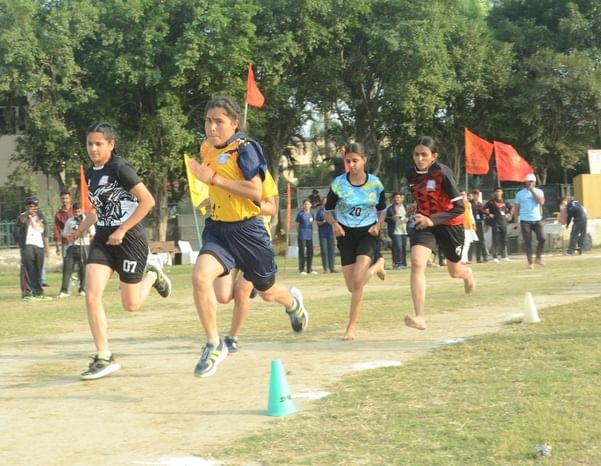 अंबाला छावनी के सनातन धर्म कॉलेज में आयोजित युवमहोत्सव के दौरान वॉलीबाल खेल प्रतियोगिता में भि अंबाला छावनी के सनातन धर्म कॉलेज में आयोजित युवमहोत्सव के दौरान वॉलीबाल खेल प्रतियोगिता में भि