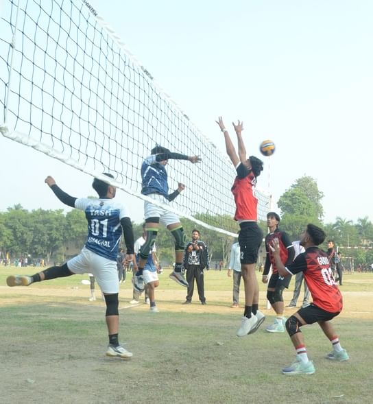 अंबाला छावनी के सनातन धर्म कॉलेज में आयोजित युवमहोत्सव के दौरान वॉलीबाल खेल प्रतियोगिता में भि अंबाला छावनी के सनातन धर्म कॉलेज में आयोजित युवमहोत्सव के दौरान वॉलीबाल खेल प्रतियोगिता में भि