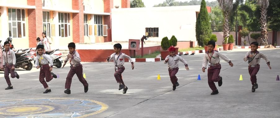 अंबाला छावनी के सनातन धर्म कॉलेज में आयोजित युवमहोत्सव के दौरान वॉलीबाल खेल प्रतियोगिता में भि अंबाला छावनी के सनातन धर्म कॉलेज में आयोजित युवमहोत्सव के दौरान वॉलीबाल खेल प्रतियोगिता में भि