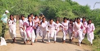 फोटो 03 एमएएचपी 11 परिचय-बैडमिंटन में प्रतिभा दिखातीं छात्राएं। स्रोत: कॉलेज फोटो 03 एमएएचपी 11 परिचय-बैडमिंटन में प्रतिभा दिखातीं छात्राएं। स्रोत: कॉलेज