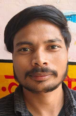 फोटो-12-कोंच सीएचसी में दवा लेने के लिए लगी मरीजों की लाइनें। संवाद