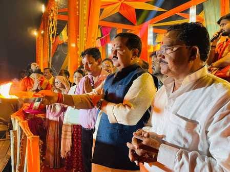 फोटो 19 : बेरिया घाट पर श्रीरामचरित मानस पाठ करते श्रद्धालु। संवाद फोटो 19 : बेरिया घाट पर श्रीरामचरित मानस पाठ करते श्रद्धालु। संवाद