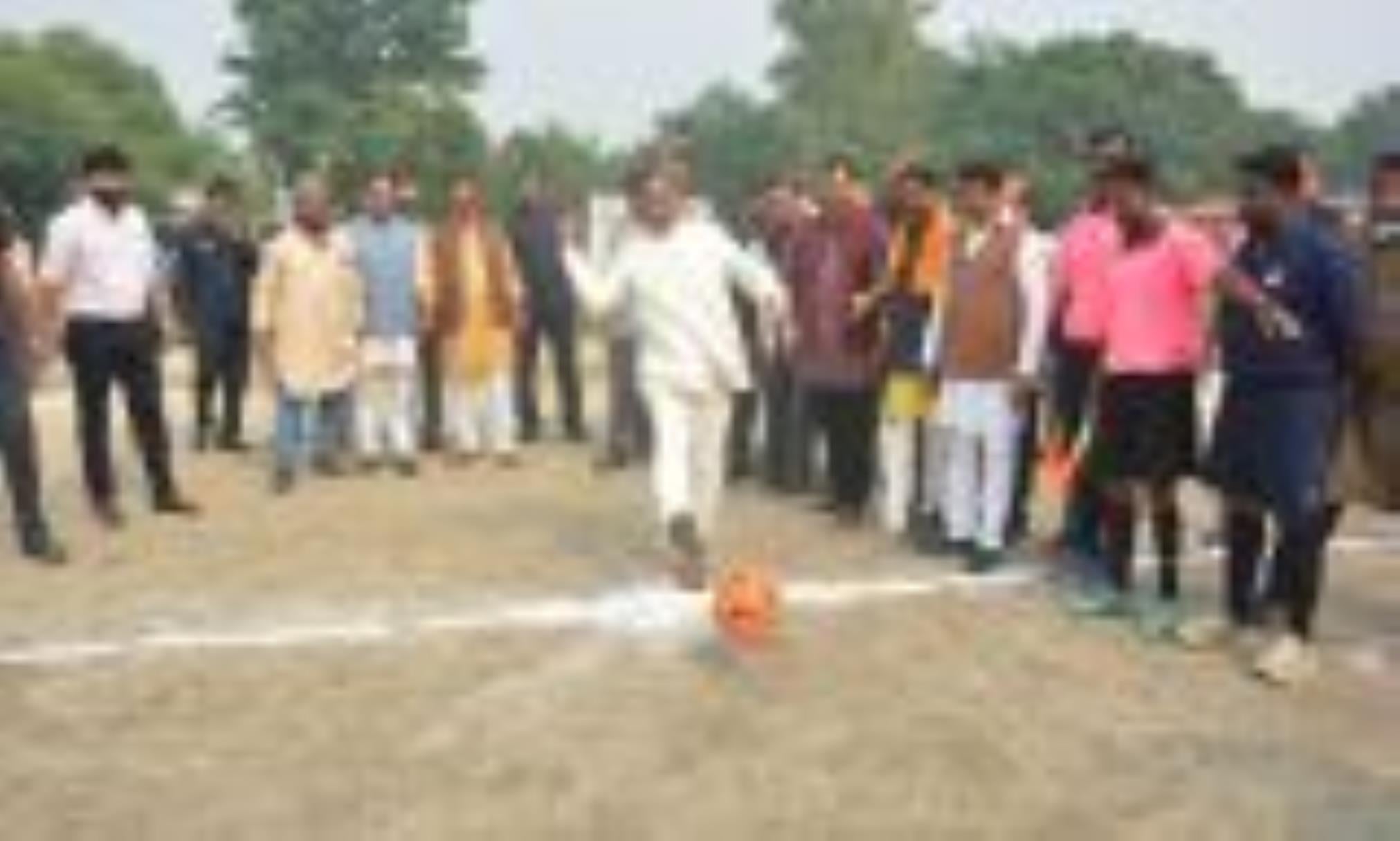 सरोजनीनगर स्पोर्ट्स लीग में फुटबॉल चैंपियनशिप का आगाज। सरोजनीनगर स्पोर्ट्स लीग में फुटबॉल चैंपियनशिप का आगाज।