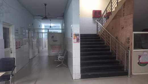 सरधना। सीएचसी सरधना में शाम पांच बजे पसरा सन्नाटा। संवाद सरधना। सीएचसी सरधना में शाम पांच बजे पसरा सन्नाटा। संवाद