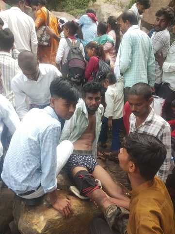 फोटो - 30 नरैनी सीएचसी में होता घायलों का उपचार। संवाद फोटो - 30 नरैनी सीएचसी में होता घायलों का उपचार। संवाद