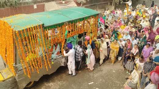 कुरुक्षेत्र। नगर कीर्तन की अगुवाई करते पंज प्यारे। संवाद