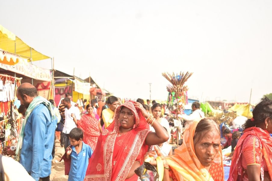 कार्तिक पूर्णिमा पर्व पर श्रीरामपुर गंगा घाट पर स्नान के लिए उमड़ी श्रद्धालुओं की भीड़।संवाद कार्तिक पूर्णिमा पर्व पर श्रीरामपुर गंगा घाट पर स्नान के लिए उमड़ी श्रद्धालुओं की भीड़।संवाद