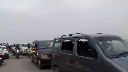 मिर्जापुर में ढाईघाट पर लगा मेला। स्रोत: जागरूक पाठक मिर्जापुर में ढाईघाट पर लगा मेला। स्रोत: जागरूक पाठक
