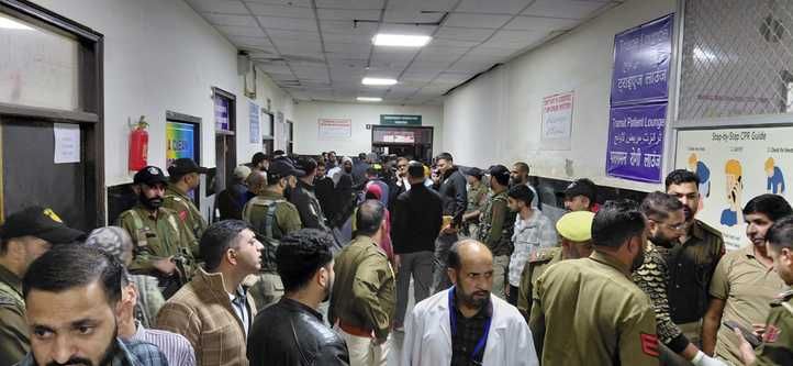 राजोरी ठंडीकस्सी सड़क हादसे के घायल जिएमसी राजोरी मे उपचाराधीन फोटो स्रोत संवाद राजोरी ठंडीकस्सी सड़क हादसे के घायल जिएमसी राजोरी मे उपचाराधीन फोटो स्रोत संवाद