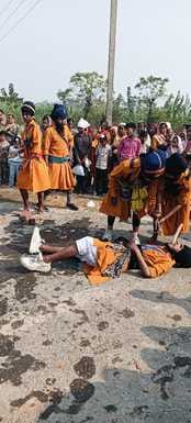 रठौरा खूर्द में निकल गए नगर कीर्तन में धर्म ध्वज के साथ पांच प्यार की वेशभूषा में सजे पंच प्यार