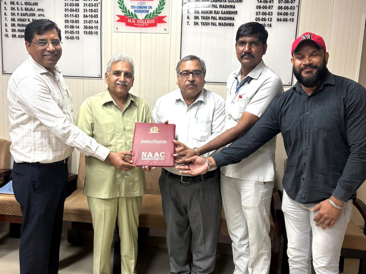 शाहाबाद। नैक द्वारा प्राप्त मान्यता प्रमाणपत्र के साथ कॉलेज प्राचार्य डॉ.अशोक कुमार व अन्य। विज शाहाबाद। नैक द्वारा प्राप्त मान्यता प्रमाणपत्र के साथ कॉलेज प्राचार्य डॉ.अशोक कुमार व अन्य। विज