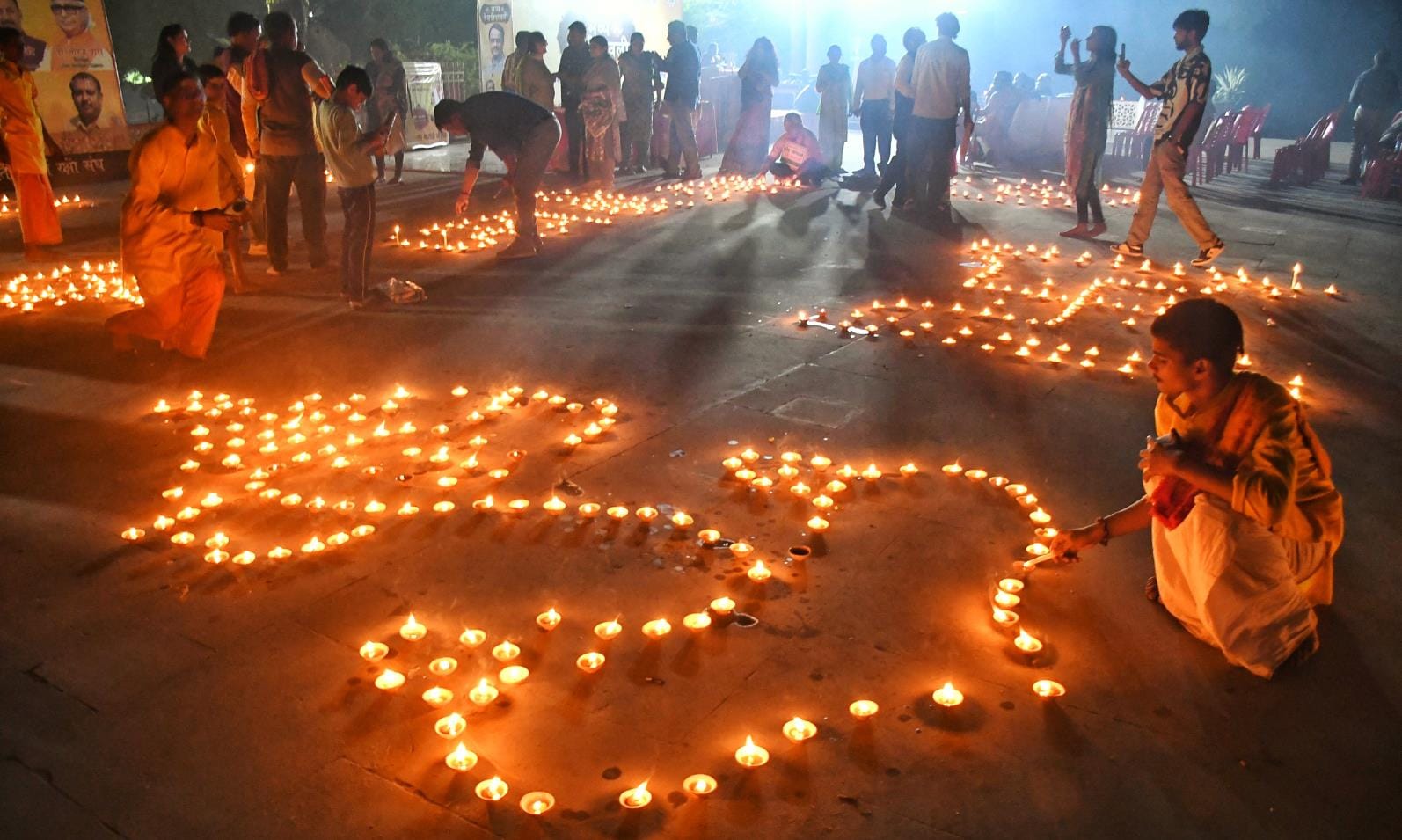 दीपों से जगमगाया कुड़ियाघाट