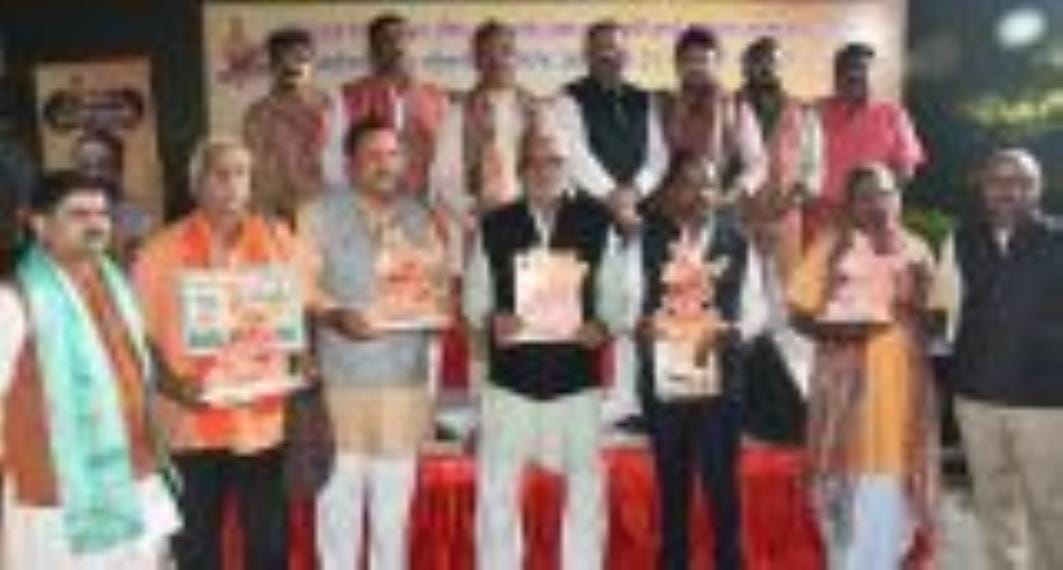 दीपों से जगमगाया कुड़ियाघाट