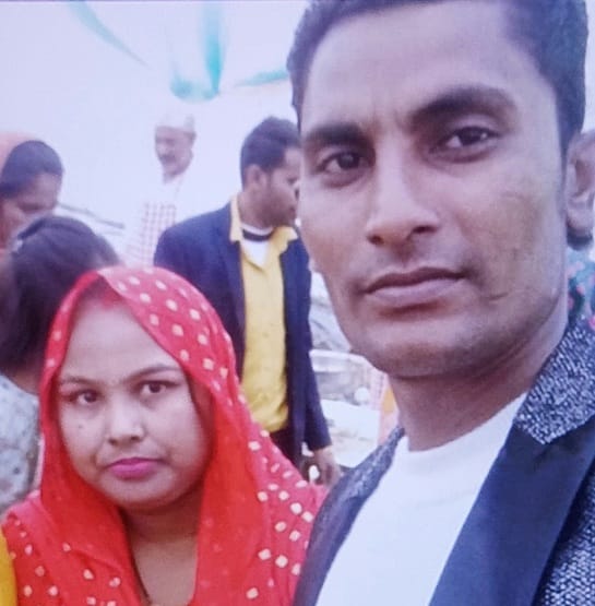 बिजनौर के ग्राम मोचीपुर के सामने सड़क दुर्घटना में पति-पत्नी की मौत पर विलाप करते परिजन संवाद