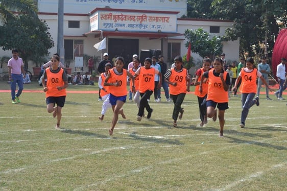 एसएस कॉलेज में खेलकूद के दौरान रस्साकशी में प्रतिभाग करता कॉलेज स्टाफ। स्रोत: आयोजक एसएस कॉलेज में खेलकूद के दौरान रस्साकशी में प्रतिभाग करता कॉलेज स्टाफ। स्रोत: आयोजक