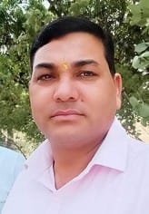 गोला में भूतनाथ रेलवे क्रॉसिंग पर लगी जाम। संवाद गोला में भूतनाथ रेलवे क्रॉसिंग पर लगी जाम। संवाद