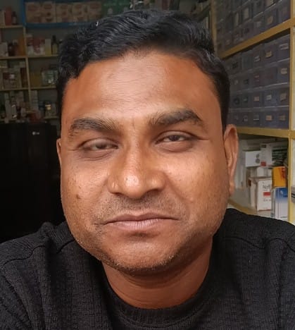 गोला में भूतनाथ रेलवे क्रॉसिंग पर लगी जाम। संवाद गोला में भूतनाथ रेलवे क्रॉसिंग पर लगी जाम। संवाद