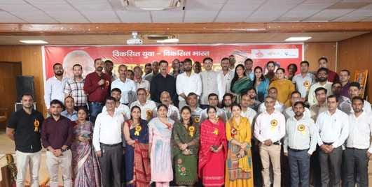 जिला युवा महोत्सव में प्रस्तुति देते प्रतिभागी। स्रोत : विवि जिला युवा महोत्सव में प्रस्तुति देते प्रतिभागी। स्रोत : विवि
