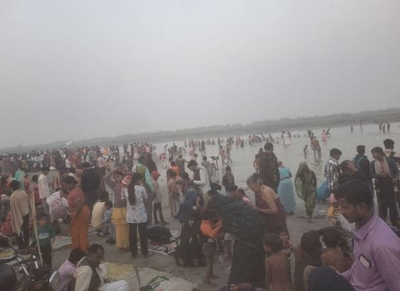 ककोड़ा मेले में स्नान को उमड़ी भीड़। संवाद